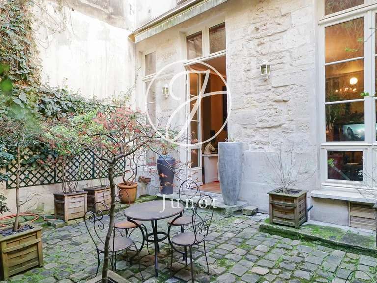 Appartement Paris 3e - 2 chambres - 134m²
