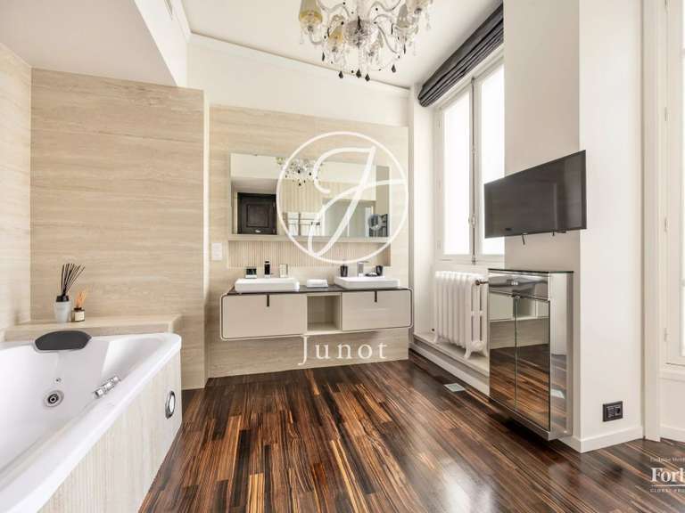 Appartement Paris 8e - 2 chambres - 170m²