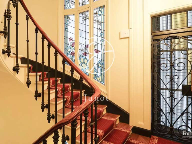 Appartement Paris 16e - 4 chambres - 215m²