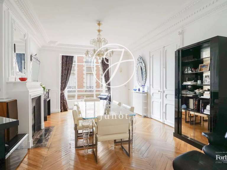 Appartement Paris 16e - 4 chambres - 215m²