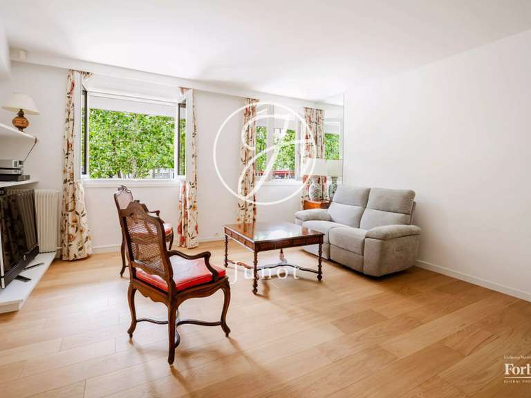 Appartement Paris 7e - 2 chambres - 81m²