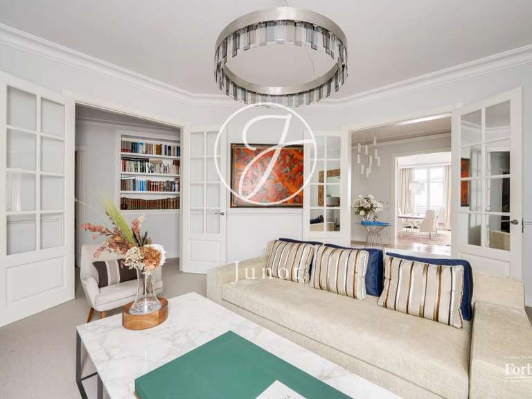 Appartement Paris 16e - 4 chambres - 212m²