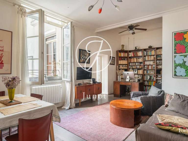 Appartement Paris 3e - 2 chambres - 65m²