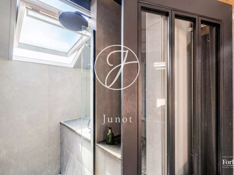 Appartement Paris 18e - 2 chambres - 78m²
