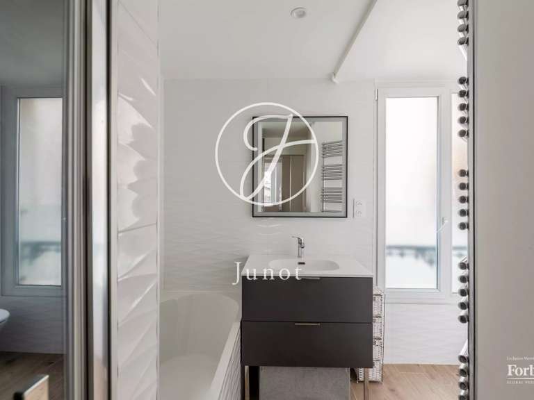 Appartement Paris 8e - 4 chambres - 91m²