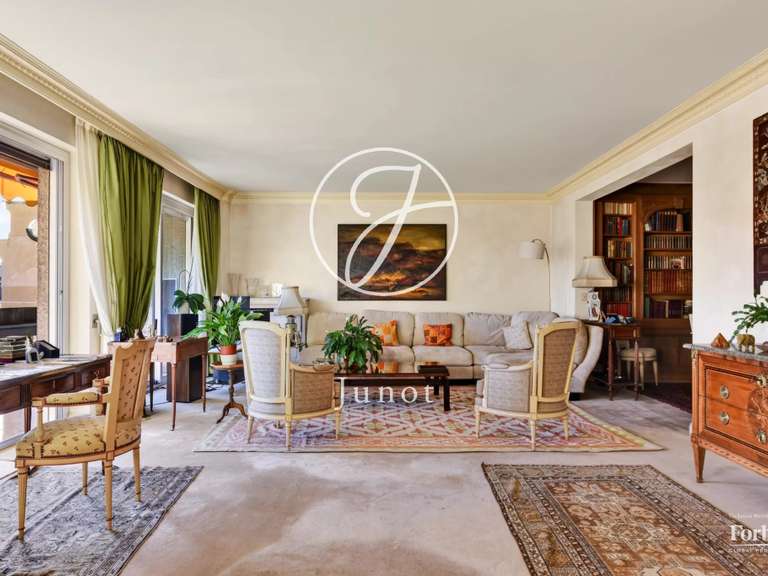 Appartement Paris 16e - 3 chambres - 154m²
