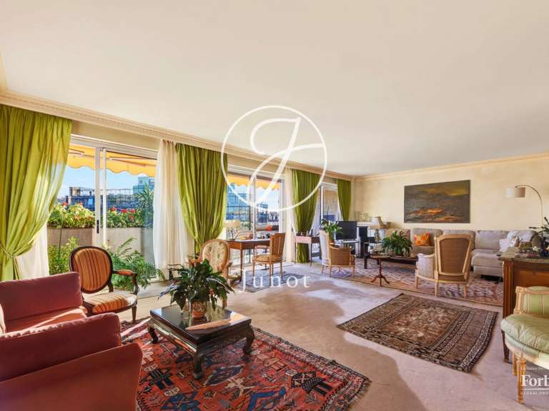Appartement Paris 16e - 3 chambres - 154m²