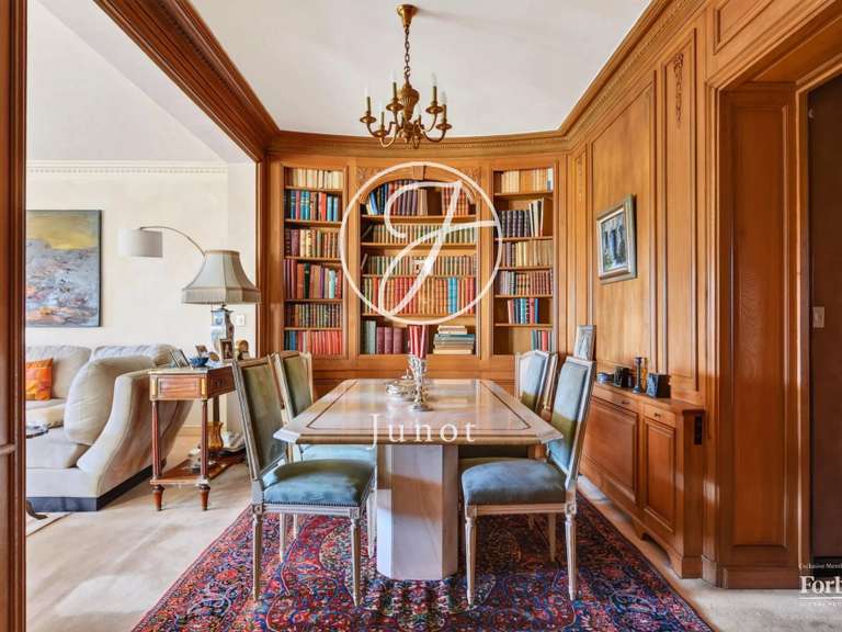Appartement Paris 16e - 3 chambres - 154m²