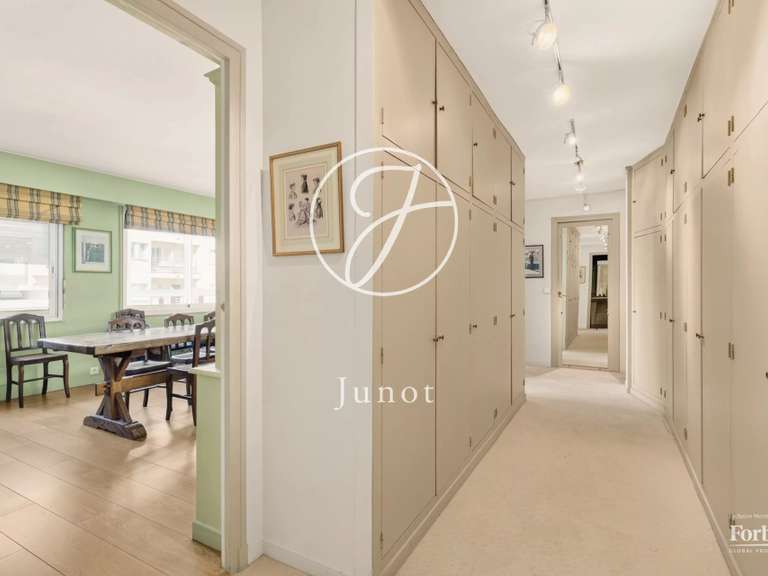 Appartement Paris 16e - 4 chambres - 130m²