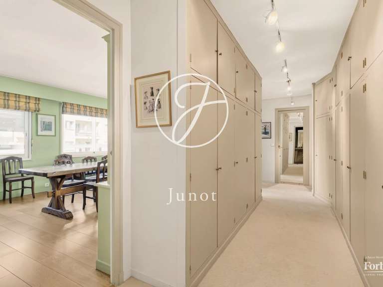 Appartement Paris 16e - 4 chambres - 130m²