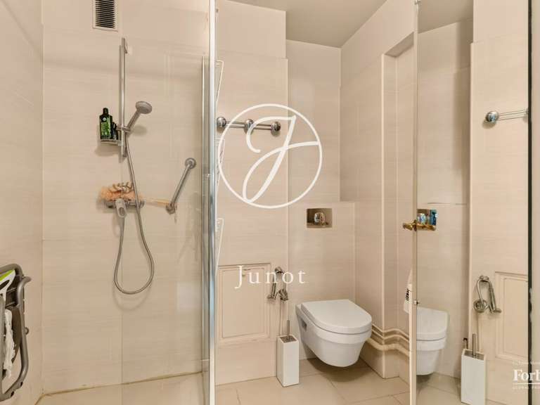 Appartement Paris 16e - 4 chambres - 130m²