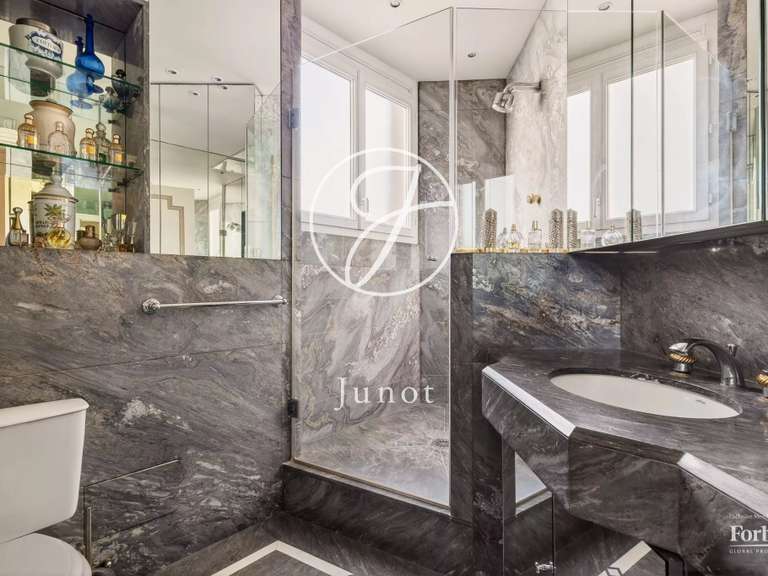 Appartement Paris 16e - 3 chambres - 156m²