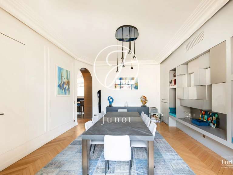 Appartement Paris 16e - 3 chambres - 257m²