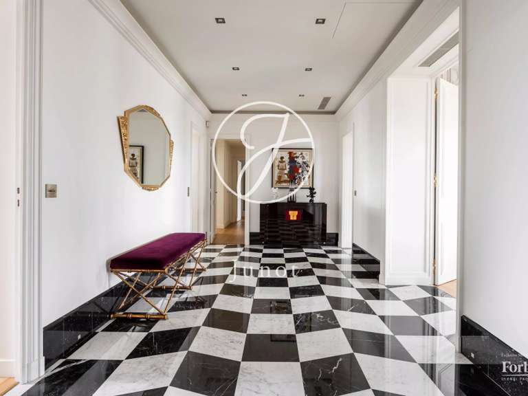 Appartement Paris 16e - 5 chambres - 206m²