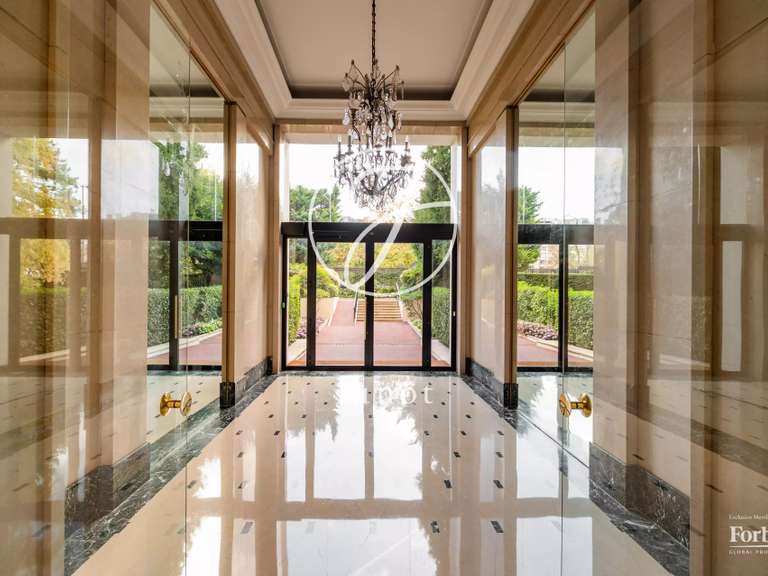 Appartement Paris 16e - 5 chambres - 206m²
