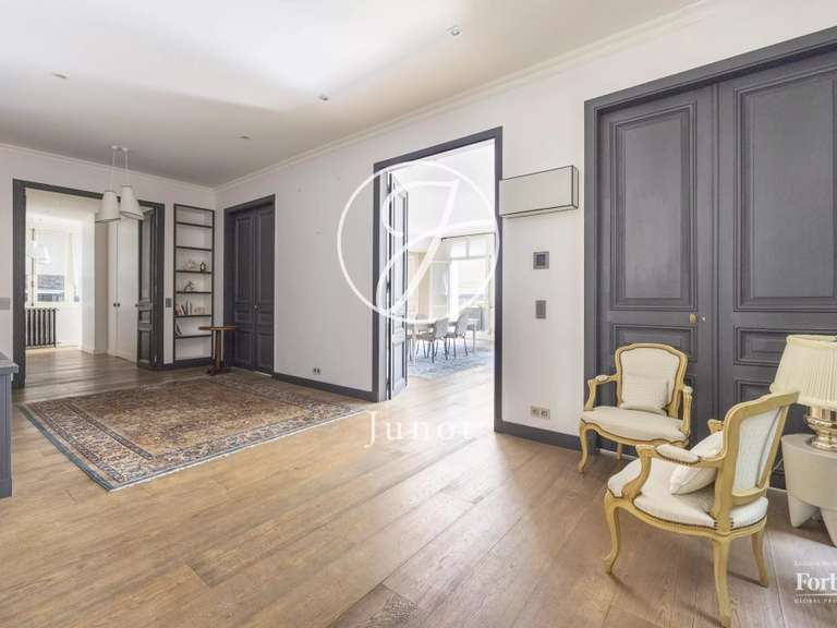 Appartement Paris 16e - 4 chambres - 257m²