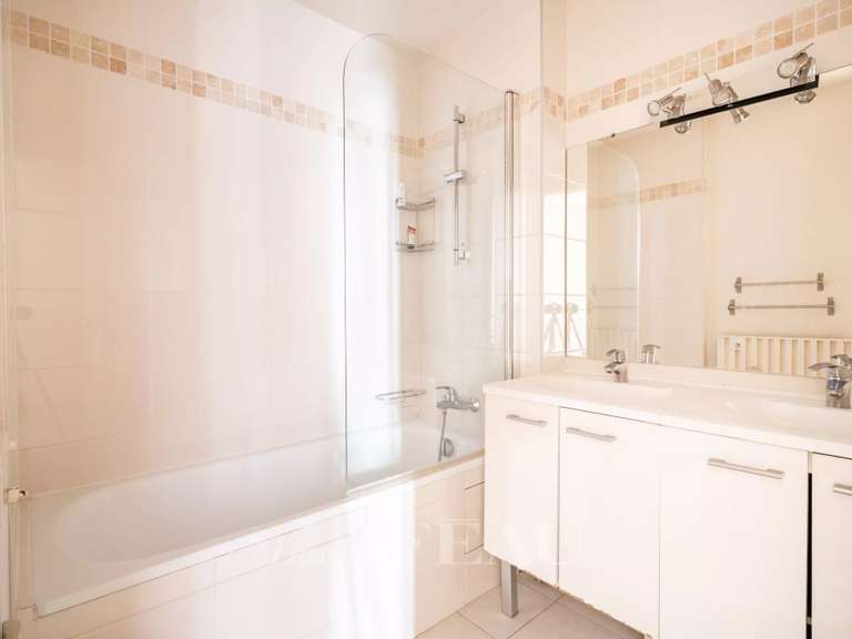 Appartement Paris 16e - 3 chambres - 159m²