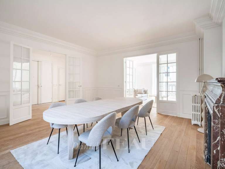 Appartement Paris 16e - 3 chambres - 148m²
