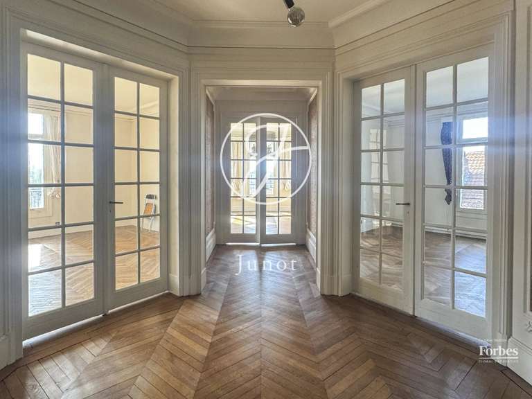 Appartement La Madeleine - 4 chambres - 225m²