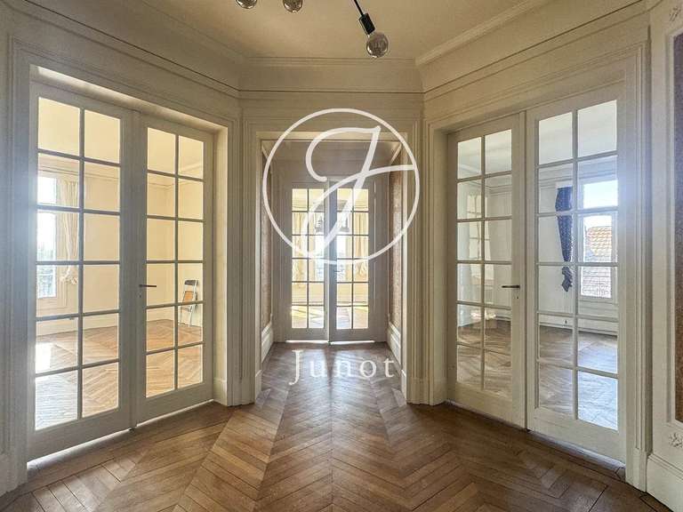 Appartement La Madeleine - 4 chambres - 225m²
