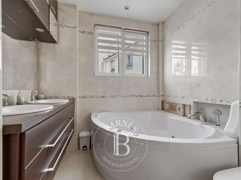 Appartement Saint-Mandé - 3 chambres - 124m²