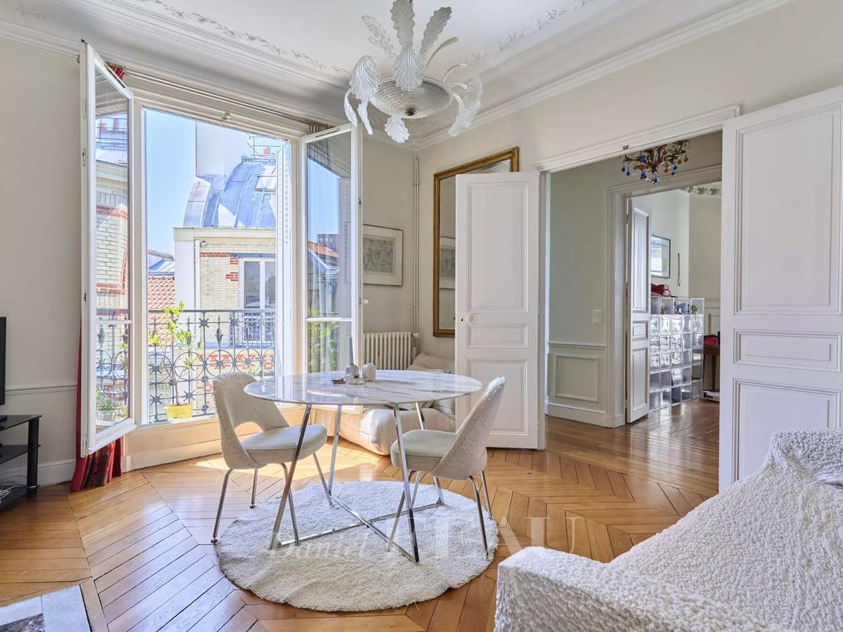 Apartment Paris 10e