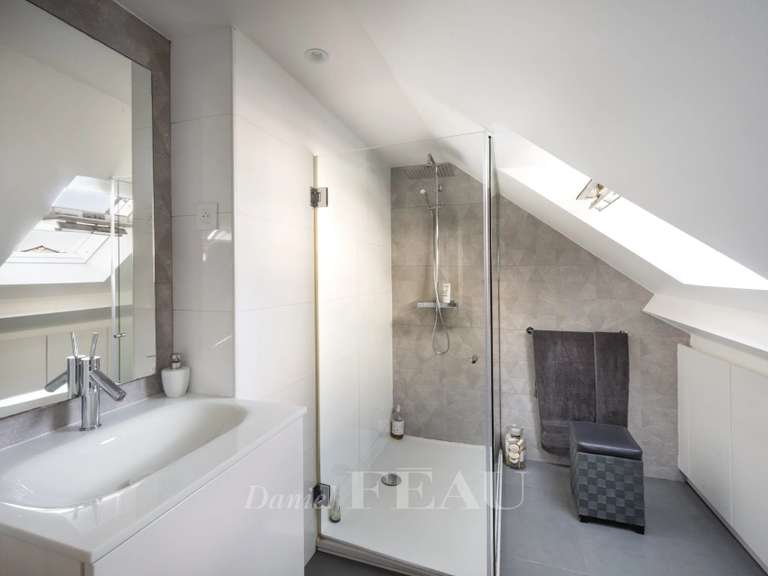 Appartement Paris 10e - 2 chambres - 63m²