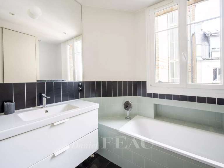Apartment Paris 18e - 3 bedrooms - 109m²