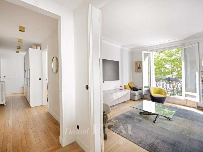 Appartement Paris 18e - 3 chambres - 109m²