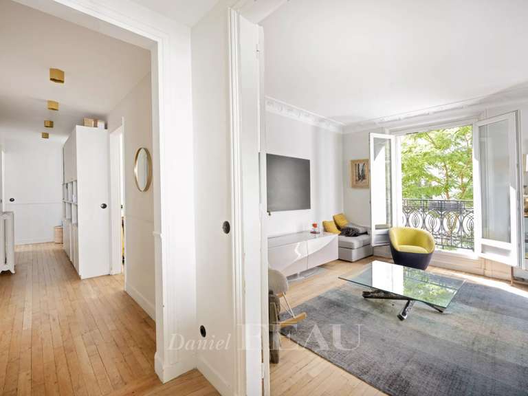 Apartment Paris 18e - 3 bedrooms - 109m²