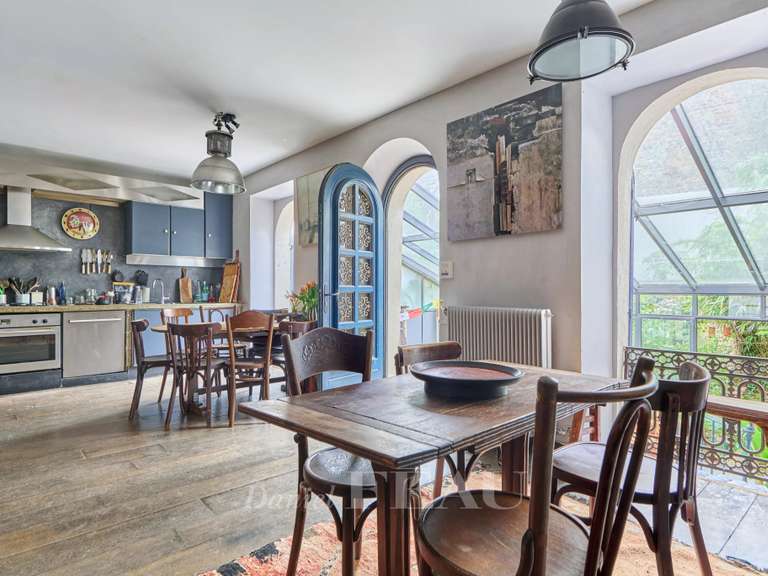 Apartment Paris 18e - 3 bedrooms - 208m²