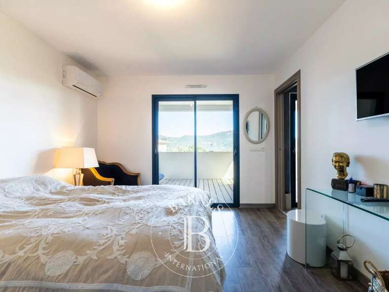 Appartement Porto-Vecchio - 5 chambres - 304m²