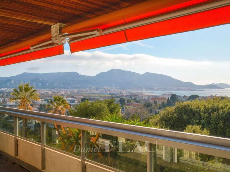 Appartement Marseille 8e - 1 chambre - 90m²