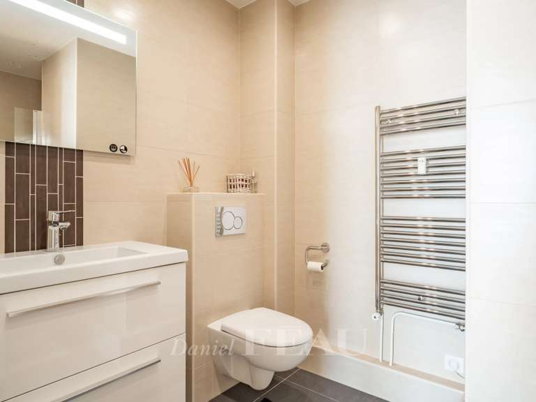 Appartement Paris 16e - 4 chambres - 176m²