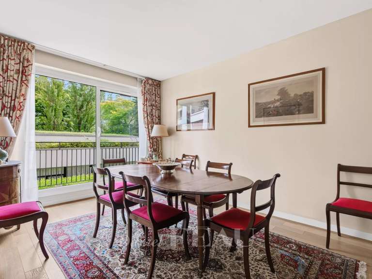 Appartement Paris 16e - 3 chambres - 158m²