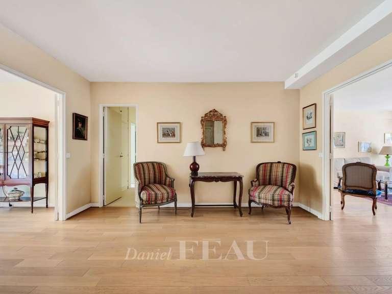 Appartement Paris 16e - 3 chambres - 158m²