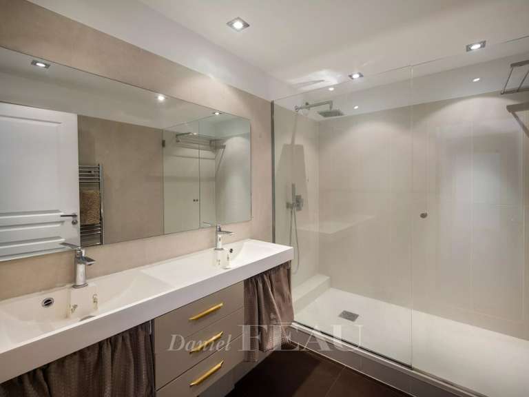 Apartment Paris 16e - 4 bedrooms - 134m²