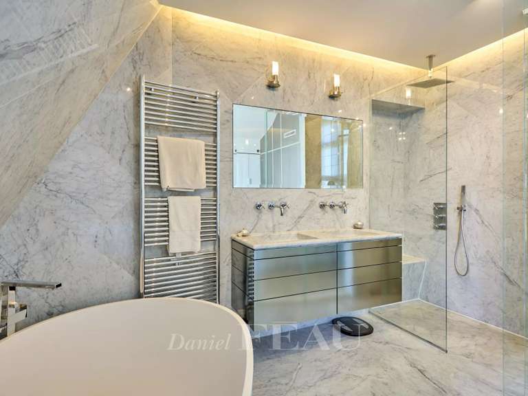 Appartement Paris 16e - 5 chambres - 228m²