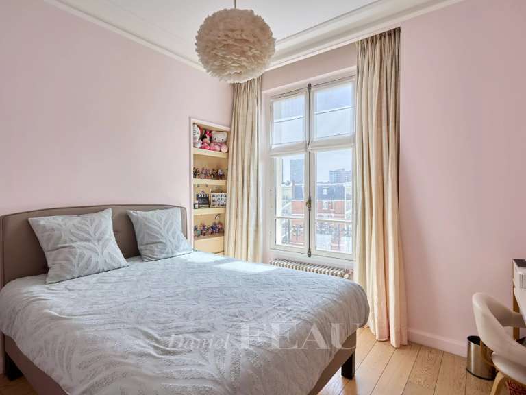 Appartement Paris 16e - 5 chambres - 228m²