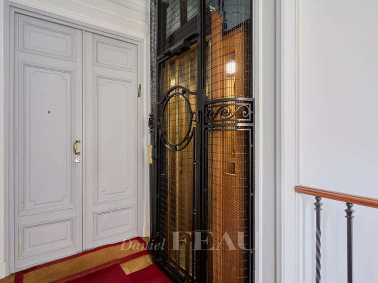 Appartement Paris 16e - 5 chambres - 228m²