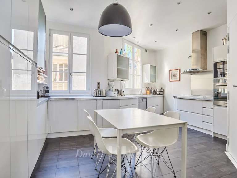 Appartement Paris 16e - 3 chambres - 160m²