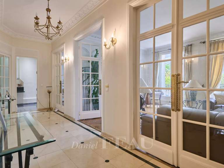 Appartement Paris 16e - 3 chambres - 148m²