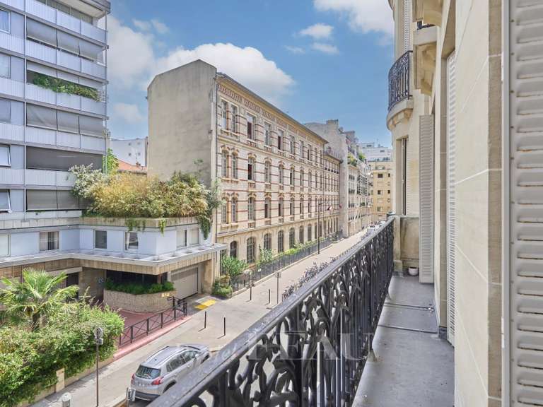 Appartement Paris 16e - 3 chambres - 148m²
