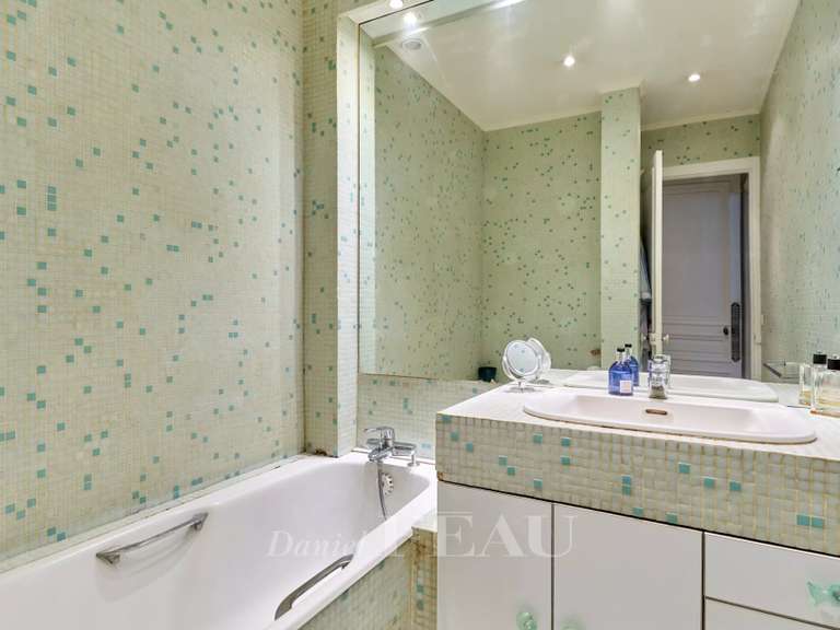 Appartement Paris 16e - 4 chambres - 181m²