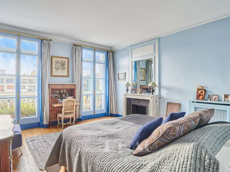 Appartement Paris 16e - 5 chambres - 225m²
