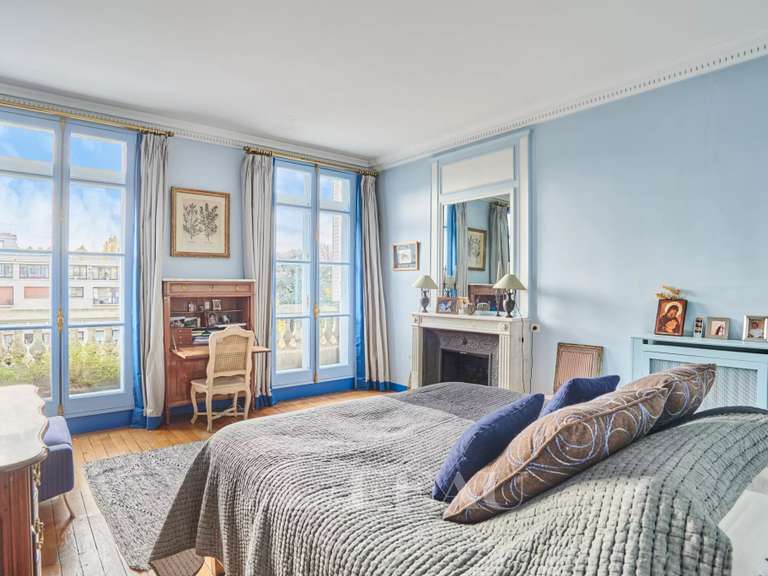 Appartement Paris 16e - 5 chambres - 225m²