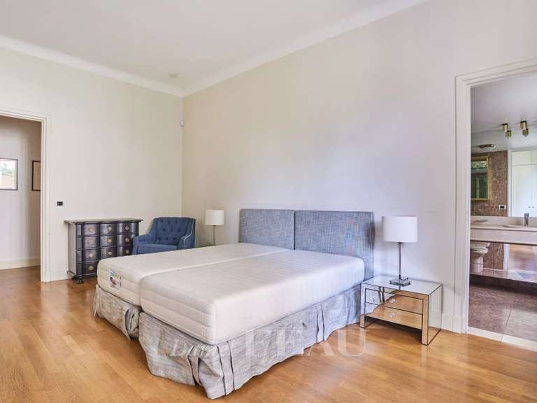 Appartement Paris 16e - 4 chambres - 291m²