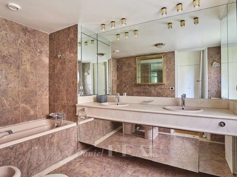 Appartement Paris 16e - 4 chambres - 291m²