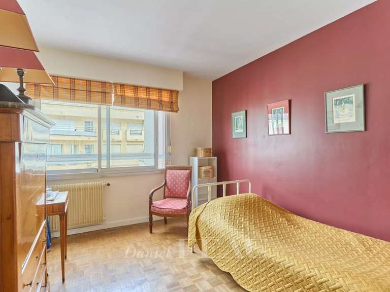 Appartement Paris 16e - 4 chambres - 130m²