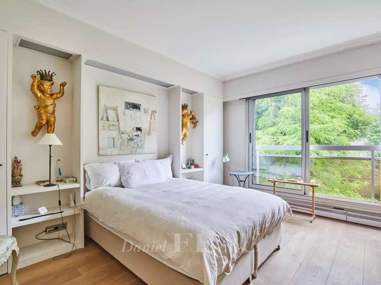 Appartement Paris 16e - 4 chambres - 215m²